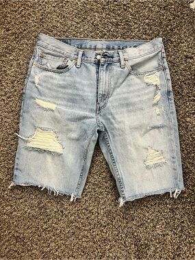 Levi’s Men’s Light Wash Distressed Denim Cutoff Shorts | Waist 36